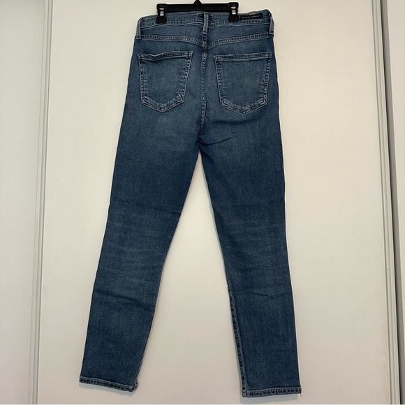 Citizens of Humanity “Rocket Crop” jeans in medium blue in size 26. - Picture 2 of 7